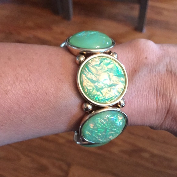 Periwinkle by Barlow stretch bracelet. New with tag. - Picture 3 of 9